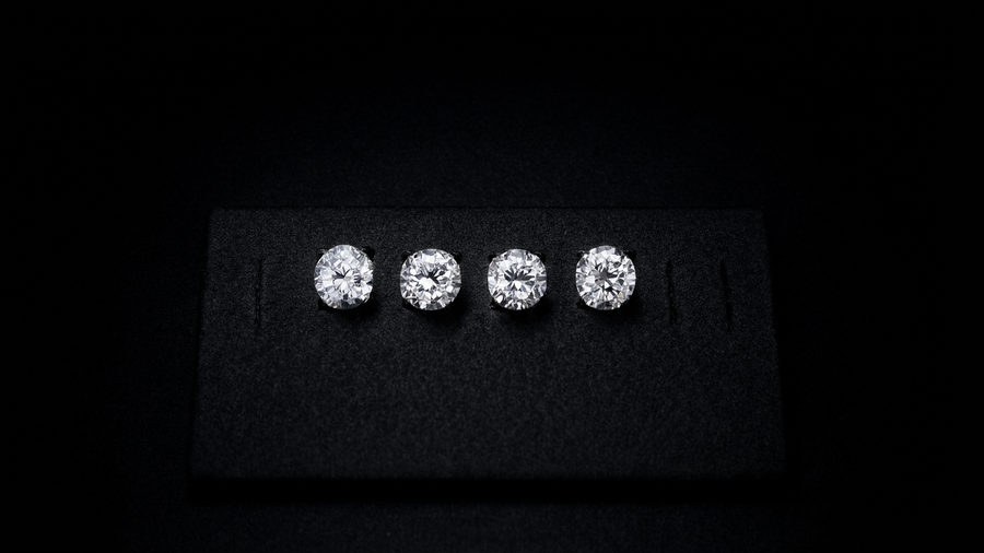 Moissanite Colour Grades and Clarity, Explained — What D–F and VVS1 Actually Mean